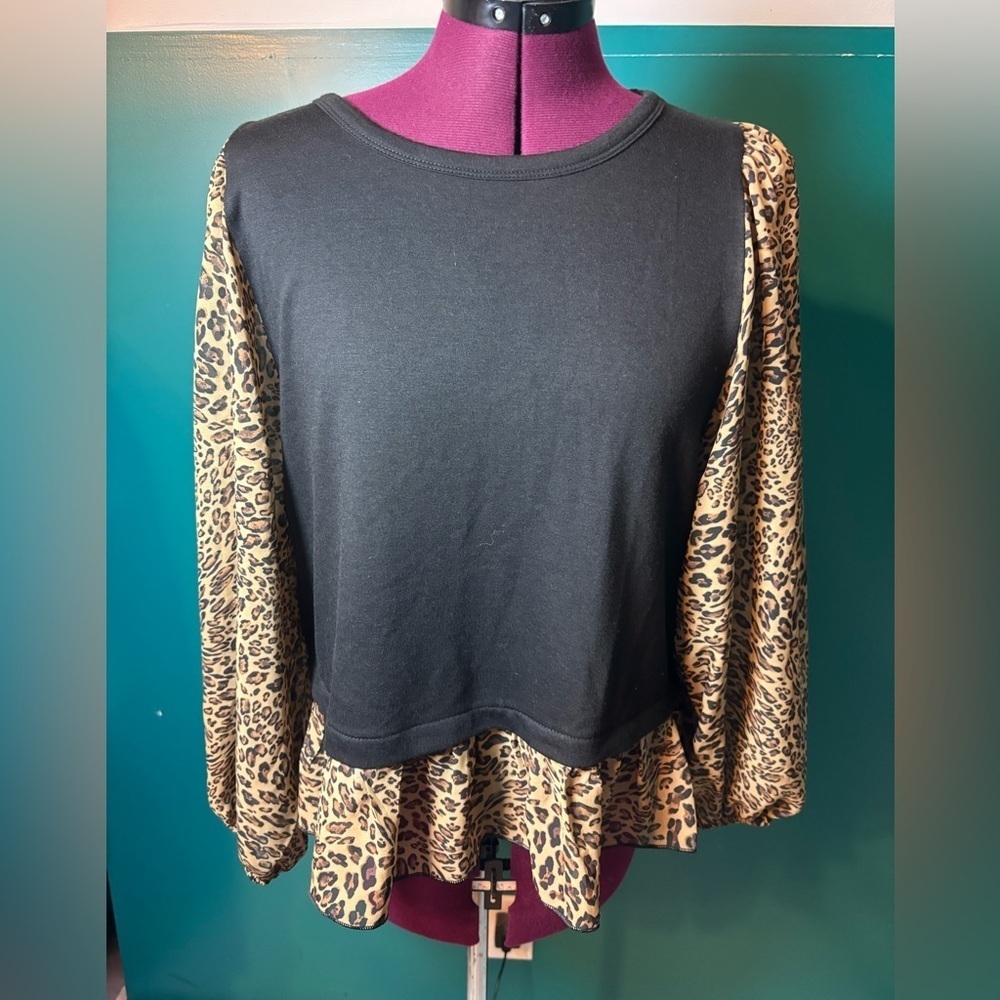Kim & Cami Black and Leopard Print Blouse